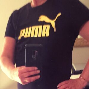 PUMA EUC Black Tshirt w Gold  Logo Cropped Tee Size Large